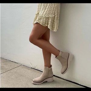 Dolce Vita Huey Boots size 8 in Almond